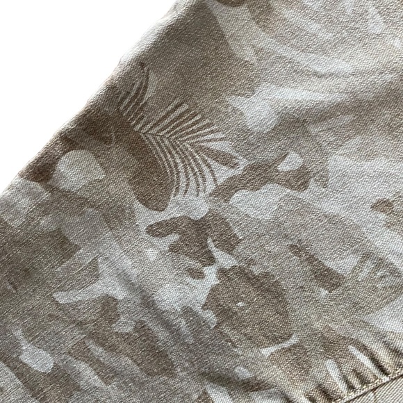 Tommy Bahama Tea Leaf Camo Skinny
Ankle Denim Jeans Size 8/28” - Picture 5 of 14